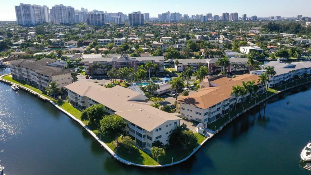 450 Paradise Isle Boulevard Hallandale Beach, FL 33009
