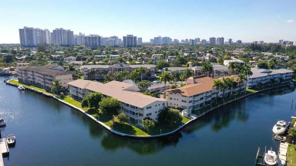450 Paradise Isle Boulevard Hallandale Beach, FL 33009