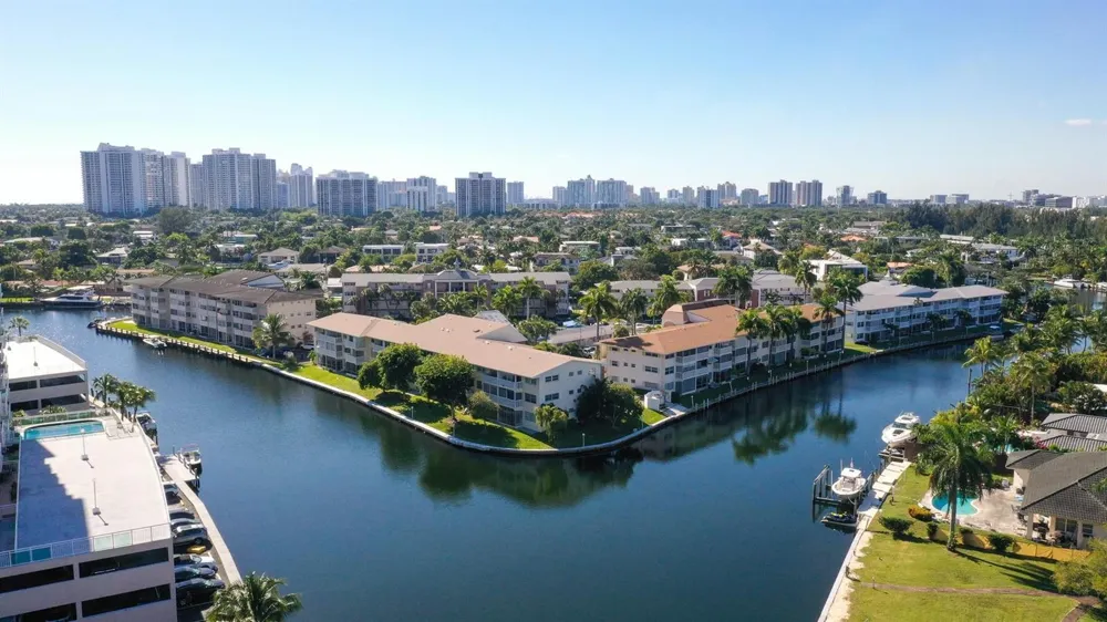 450 Paradise Isle Boulevard Hallandale Beach, FL 33009