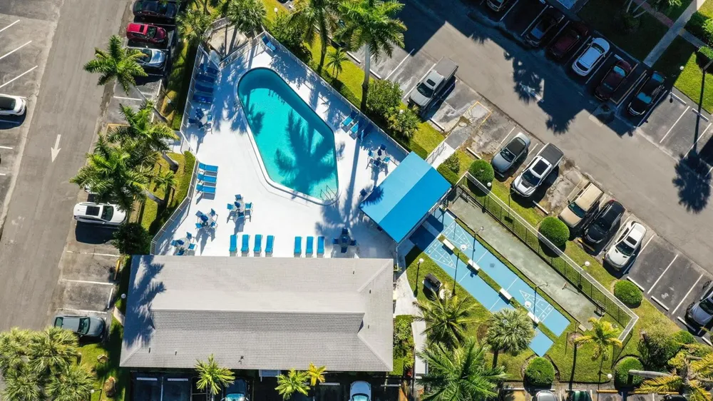 450 Paradise Isle Boulevard Hallandale Beach, FL 33009