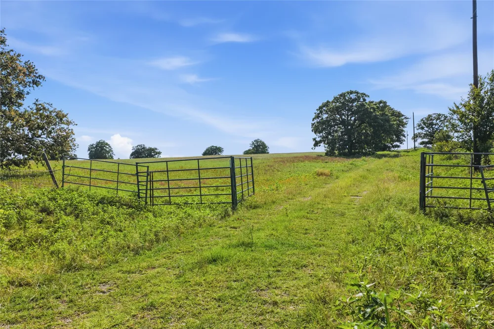 5615 FM 51 Weatherford, TX 76085