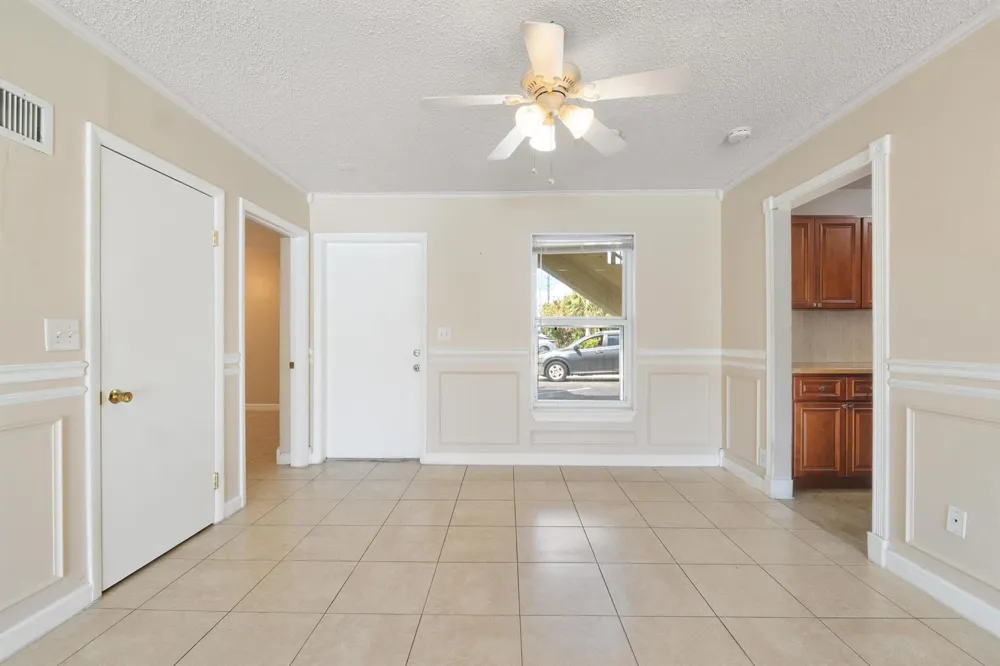 510 Prosperity Farms Rd. Road #4b North Palm Beach, FL 33408