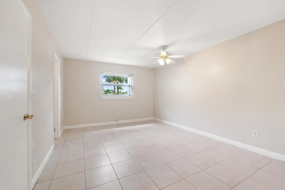 510 Prosperity Farms Rd. Road #4b North Palm Beach, FL 33408