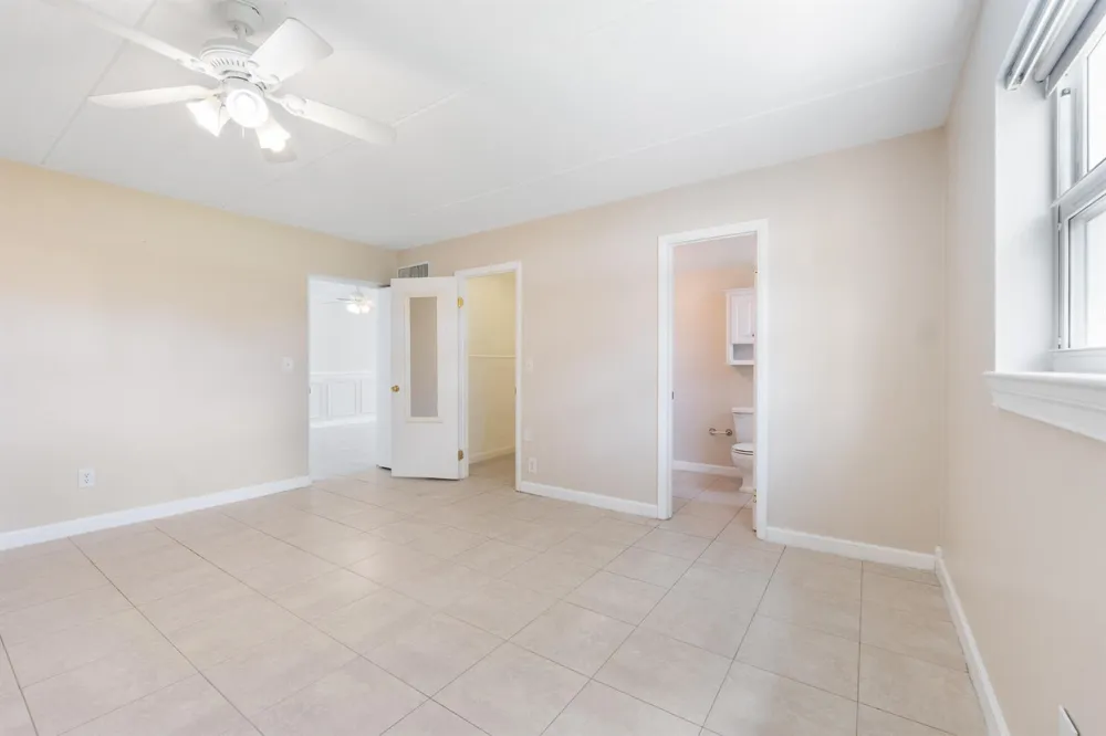 510 Prosperity Farms Rd. Road #4b North Palm Beach, FL 33408