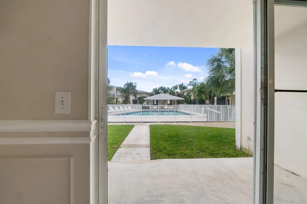 510 Prosperity Farms Rd. Road #4b North Palm Beach, FL 33408