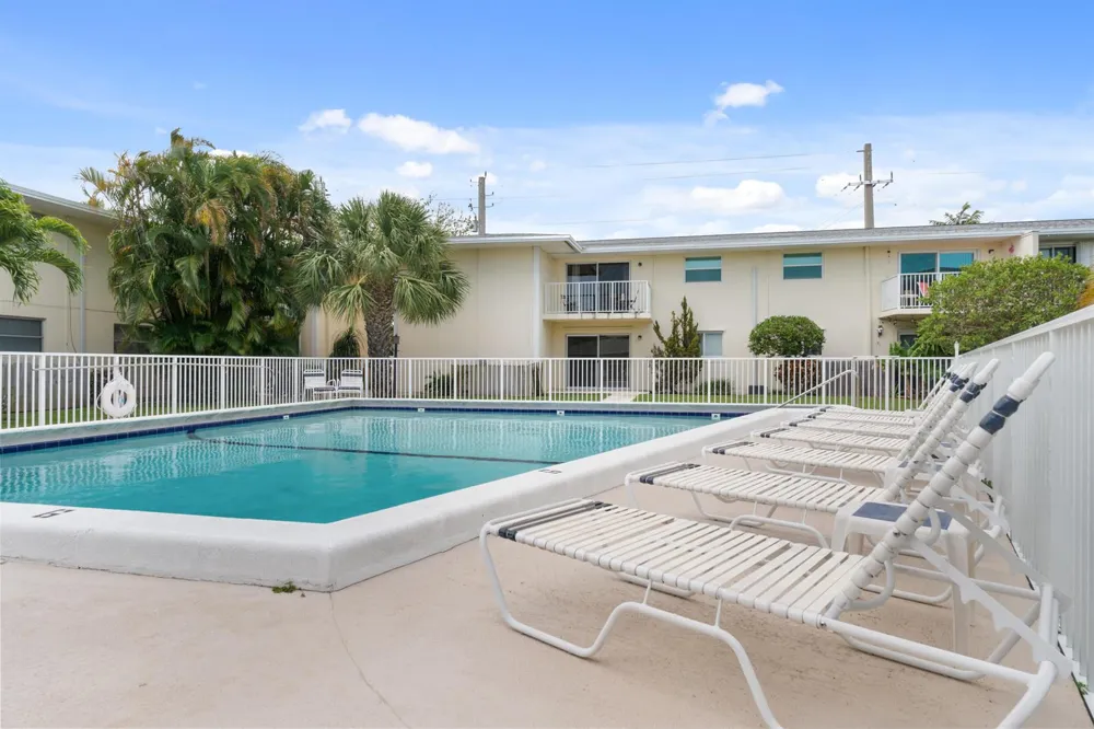 510 Prosperity Farms Rd. Road #4b North Palm Beach, FL 33408