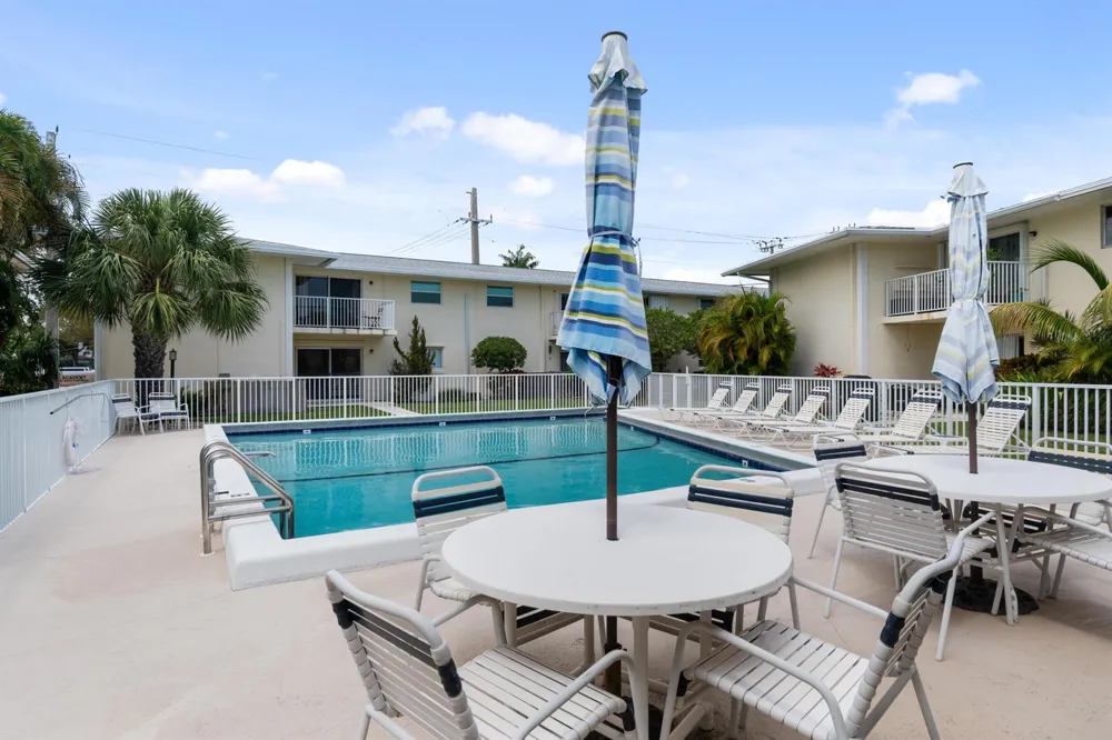 510 Prosperity Farms Rd. Road #4b North Palm Beach, FL 33408