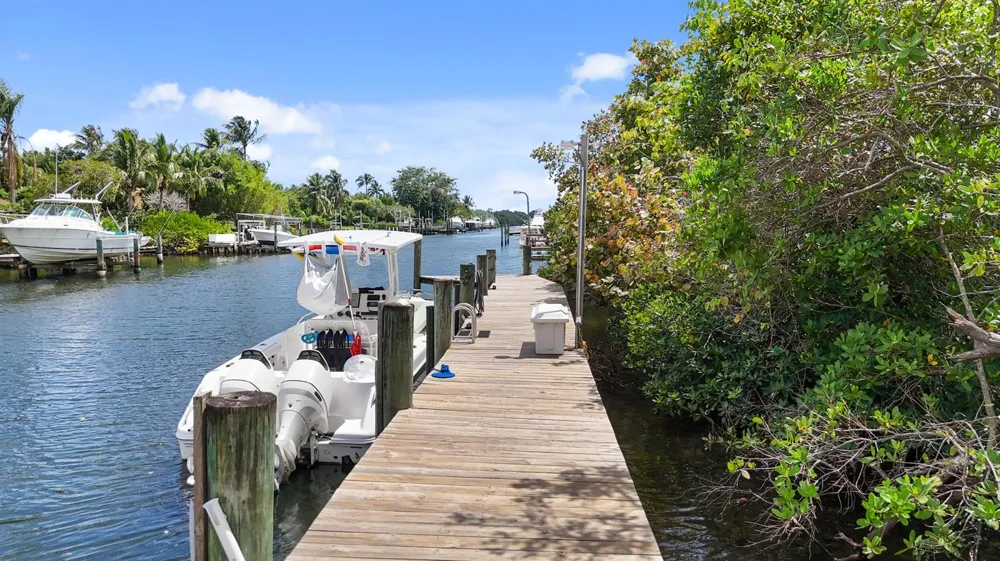 510 Prosperity Farms Rd. Road #4b North Palm Beach, FL 33408