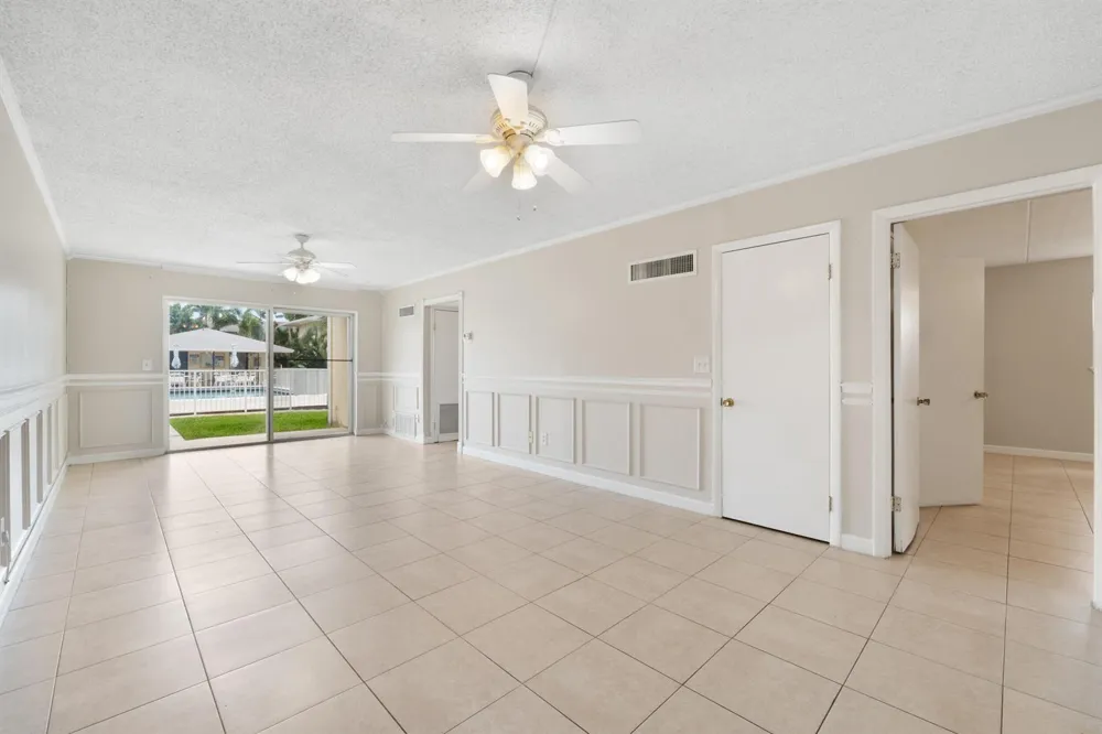 510 Prosperity Farms Rd. Road #4b North Palm Beach, FL 33408