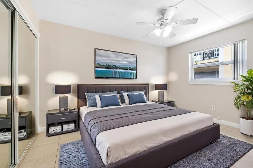 510 Prosperity Farms Rd. Road #4b North Palm Beach, FL 33408