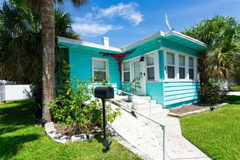 305 Lakeside Drive