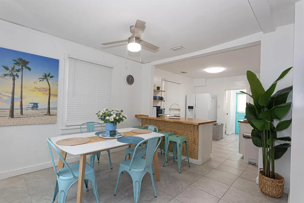 305 Lakeside Drive 