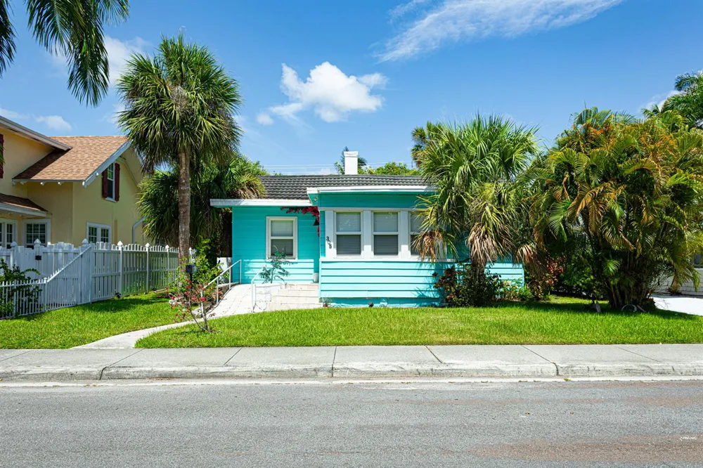 305 Lakeside Drive 