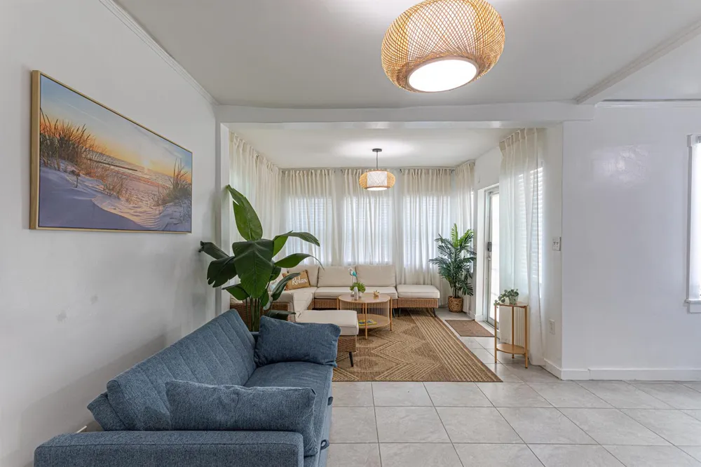 305 Lakeside Drive 