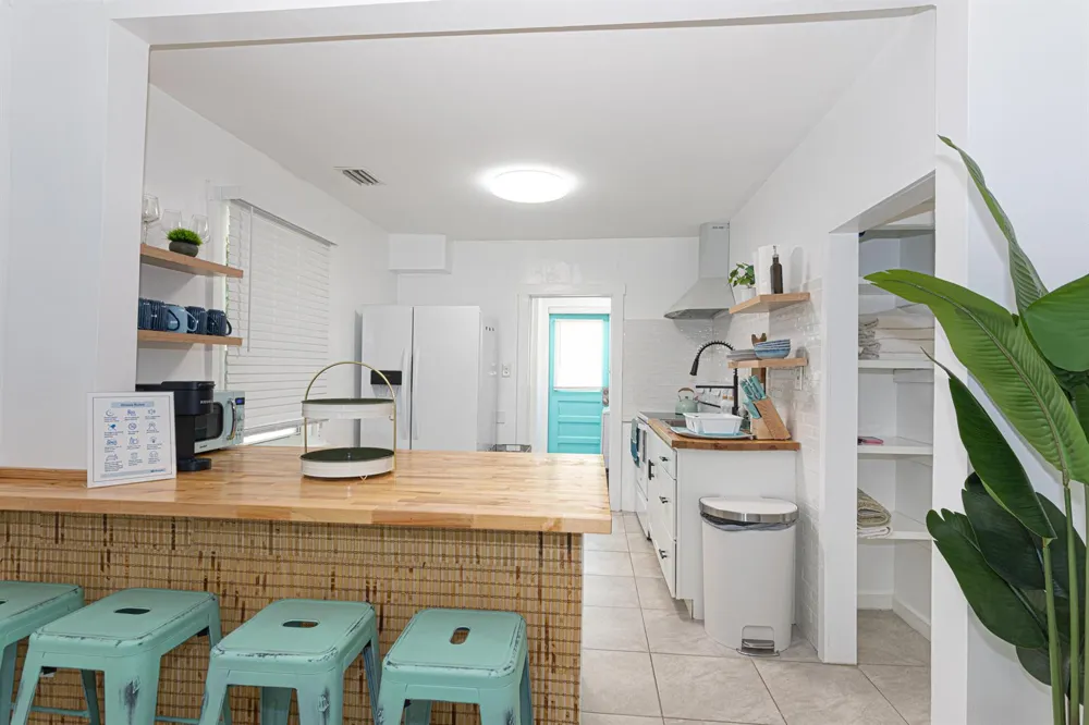 305 Lakeside Drive 