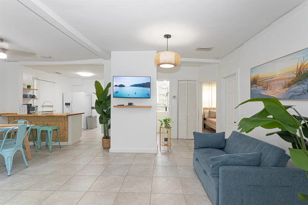 305 Lakeside Drive 