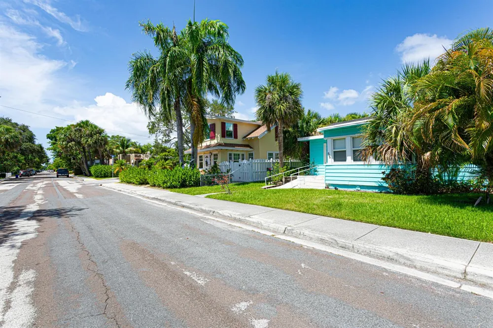 305 Lakeside Drive 