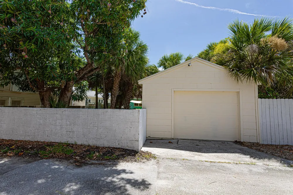 305 Lakeside Drive 