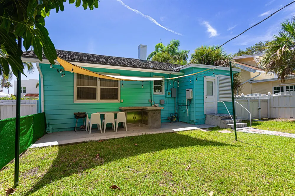 305 Lakeside Drive 