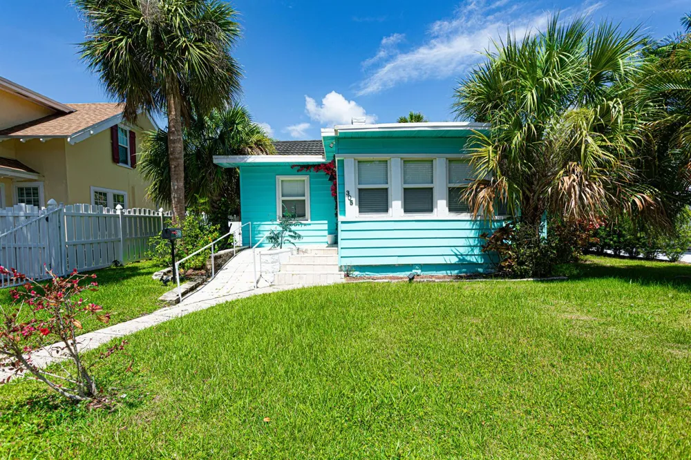 305 Lakeside Drive 