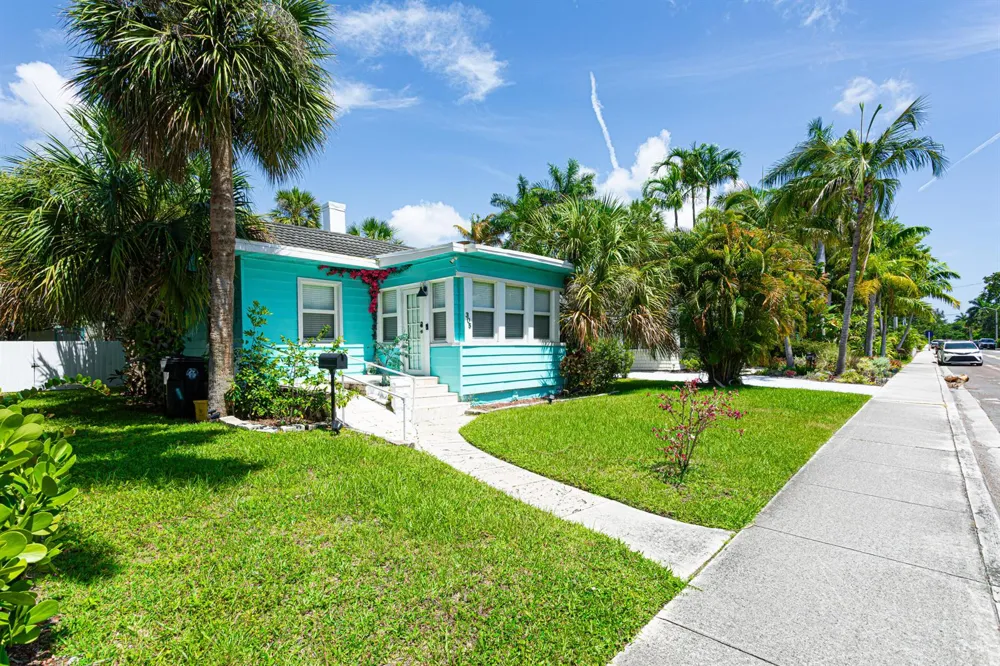 305 Lakeside Drive 