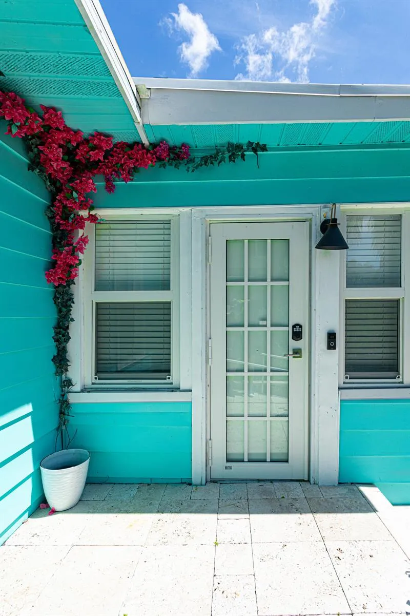 305 Lakeside Drive 
