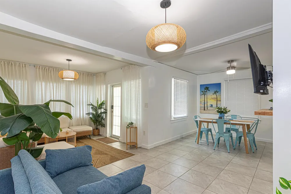 305 Lakeside Drive 