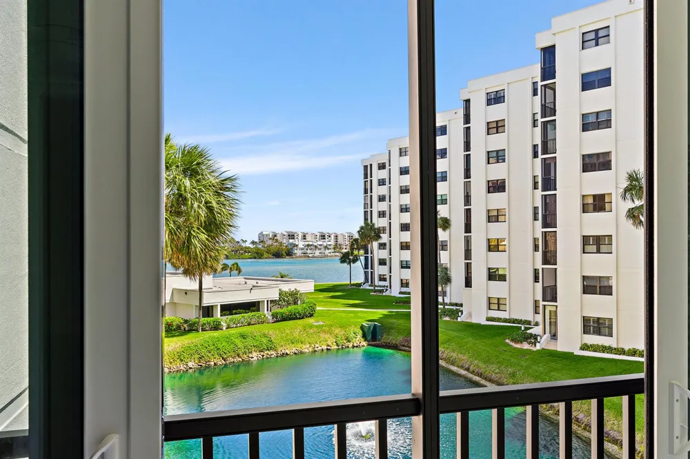 19800 Sandpointe Bay Drive #305 Tequesta, FL 33469