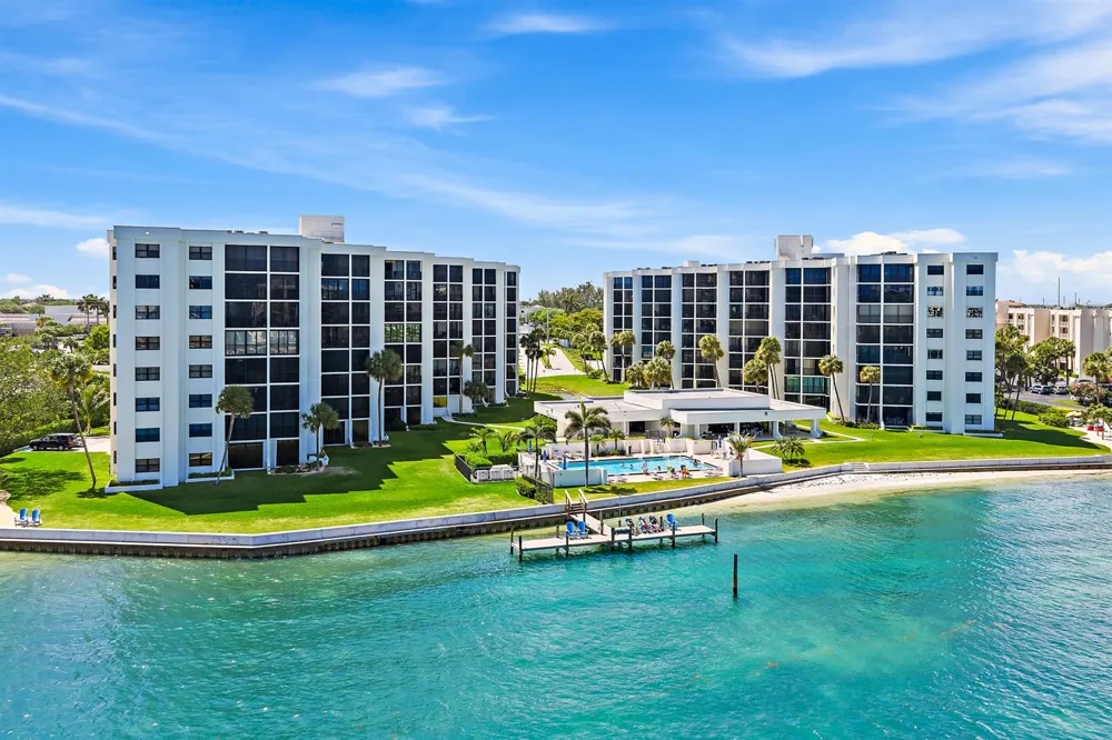 19800 Sandpointe Bay Drive #305 Tequesta, FL 33469