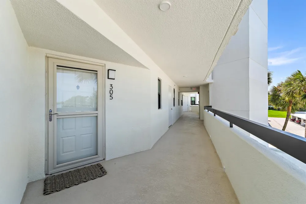 19800 Sandpointe Bay Drive #305 Tequesta, FL 33469