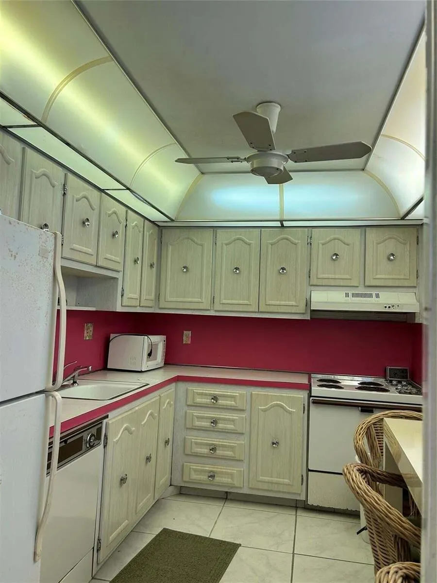 4090 NW 42nd Avenue #105 Lauderdale Lakes, FL 33319