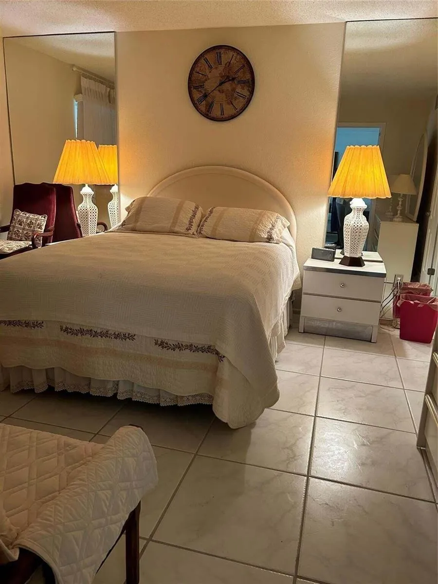 4090 NW 42nd Avenue #105 Lauderdale Lakes, FL 33319