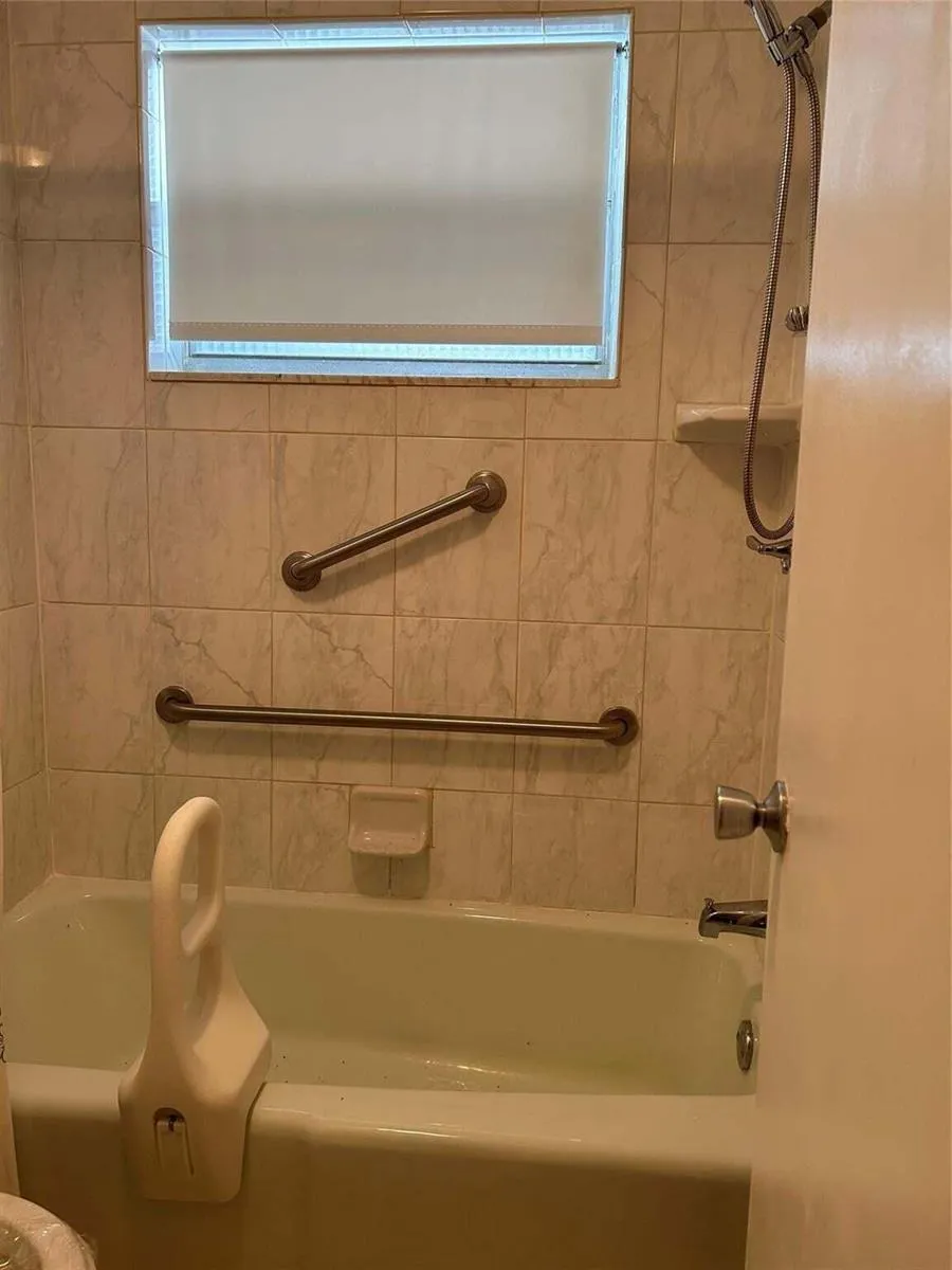 4090 NW 42nd Avenue #105 Lauderdale Lakes, FL 33319