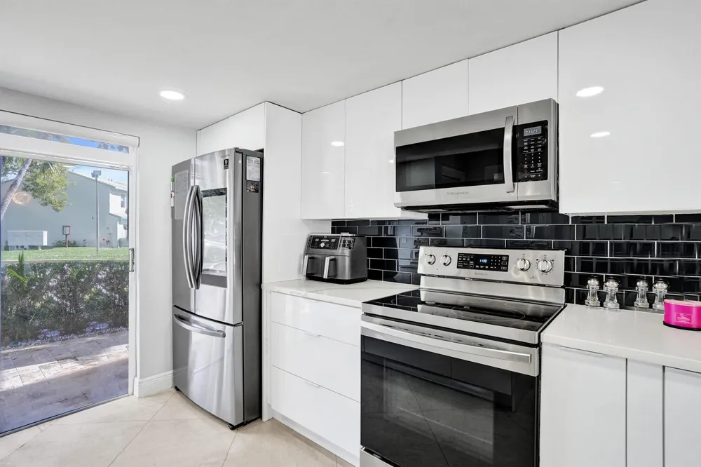 868 Crystal Lake Drive Deerfield Beach, FL 33064