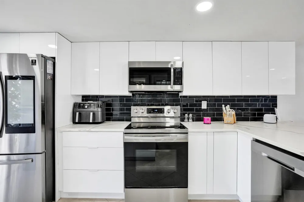 868 Crystal Lake Drive Deerfield Beach, FL 33064