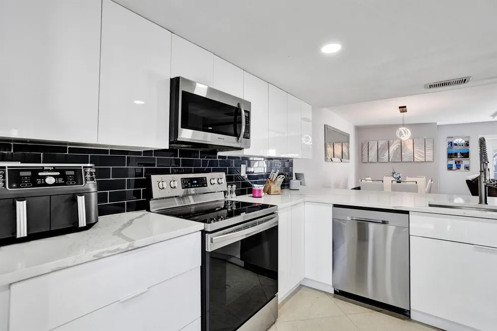 868 Crystal Lake Drive Deerfield Beach, FL 33064