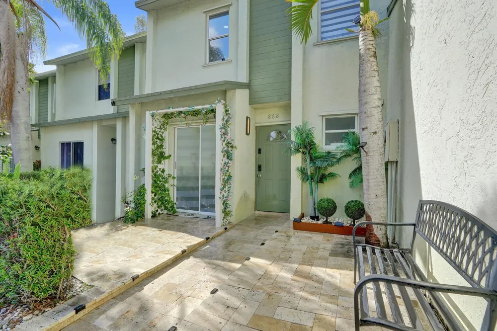 868 Crystal Lake Drive Deerfield Beach, FL 33064
