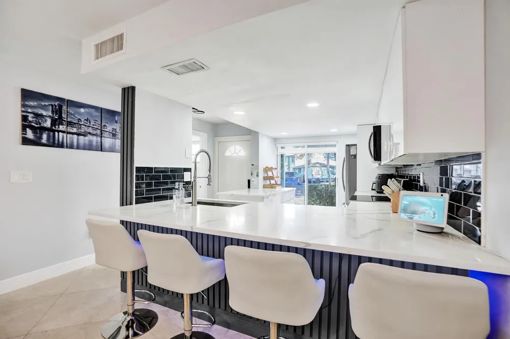 868 Crystal Lake Drive Deerfield Beach, FL 33064