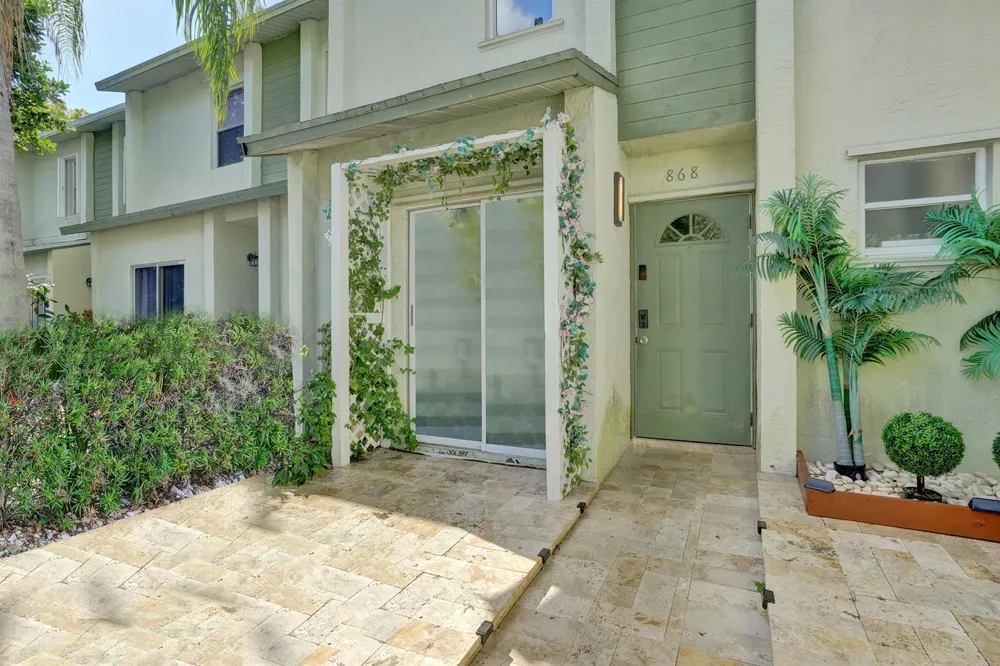 868 Crystal Lake Drive Deerfield Beach, FL 33064
