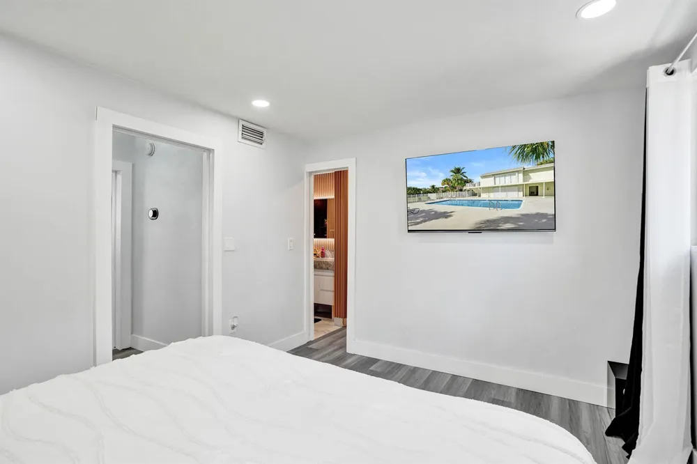 868 Crystal Lake Drive Deerfield Beach, FL 33064