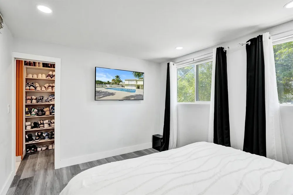 868 Crystal Lake Drive Deerfield Beach, FL 33064