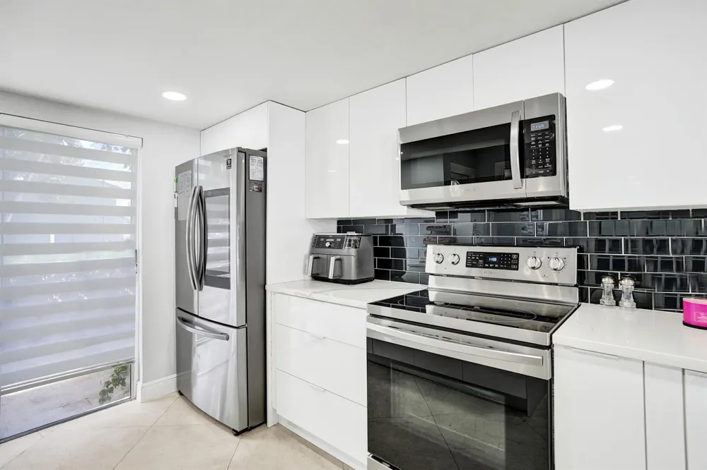 868 Crystal Lake Drive Deerfield Beach, FL 33064