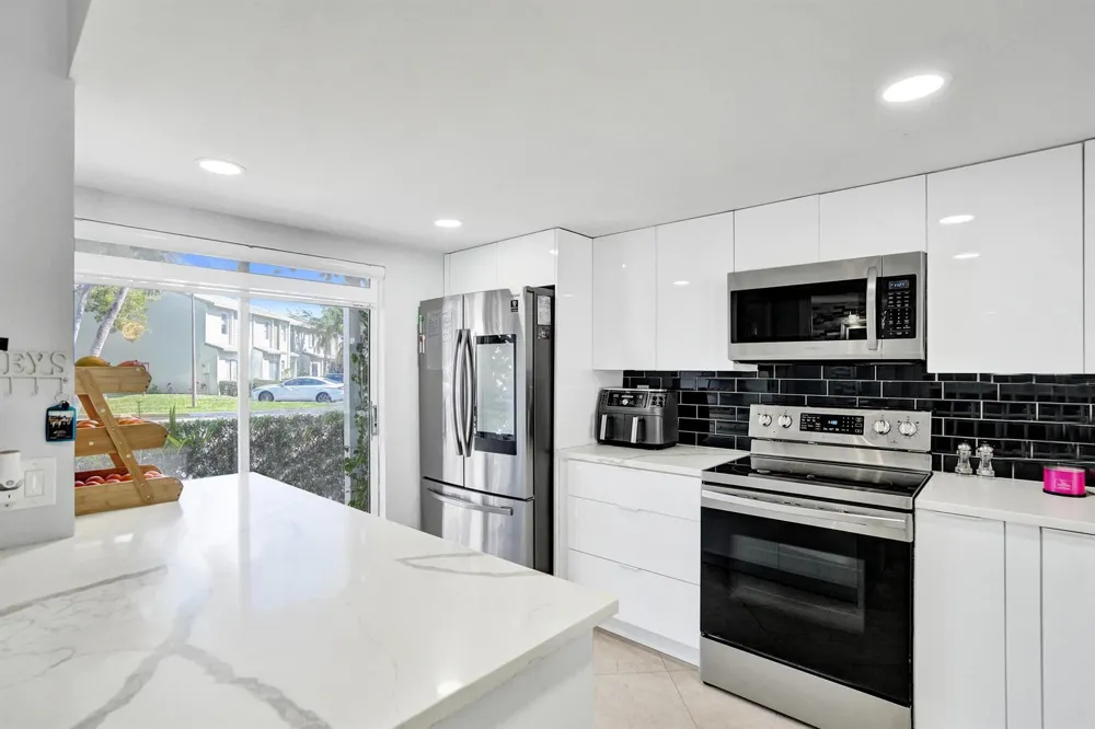 868 Crystal Lake Drive Deerfield Beach, FL 33064