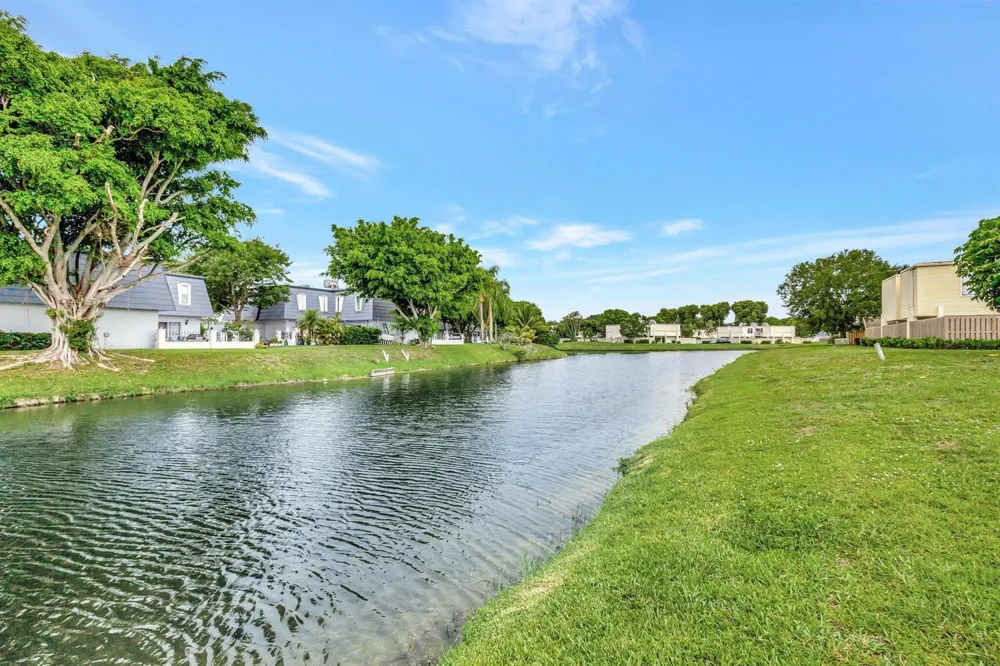 1586 Shaker Circle Wellington, FL 33414