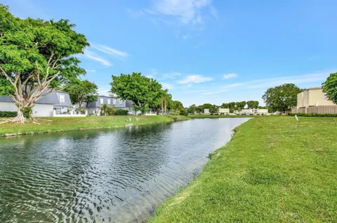 1586 Shaker Circle