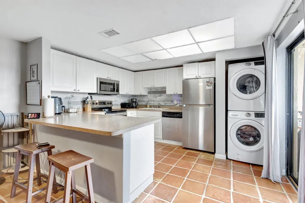 1586 Shaker Circle Wellington, FL 33414
