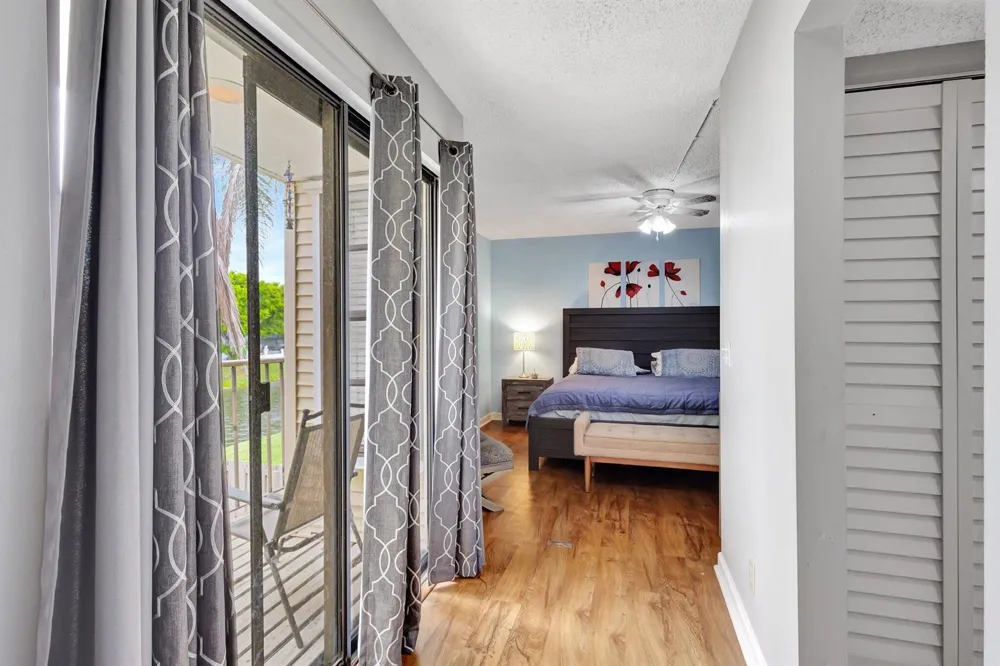 1586 Shaker Circle Wellington, FL 33414