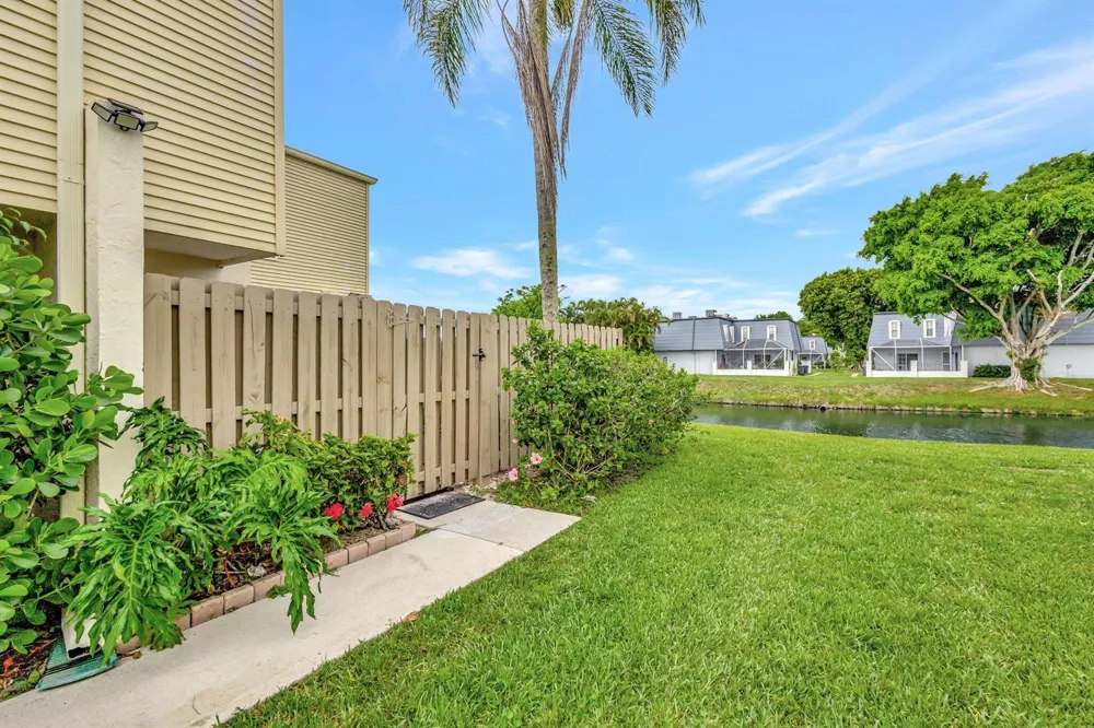 1586 Shaker Circle Wellington, FL 33414