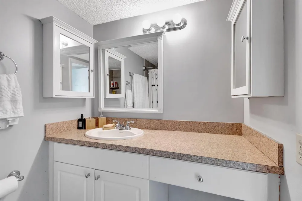 1586 Shaker Circle Wellington, FL 33414