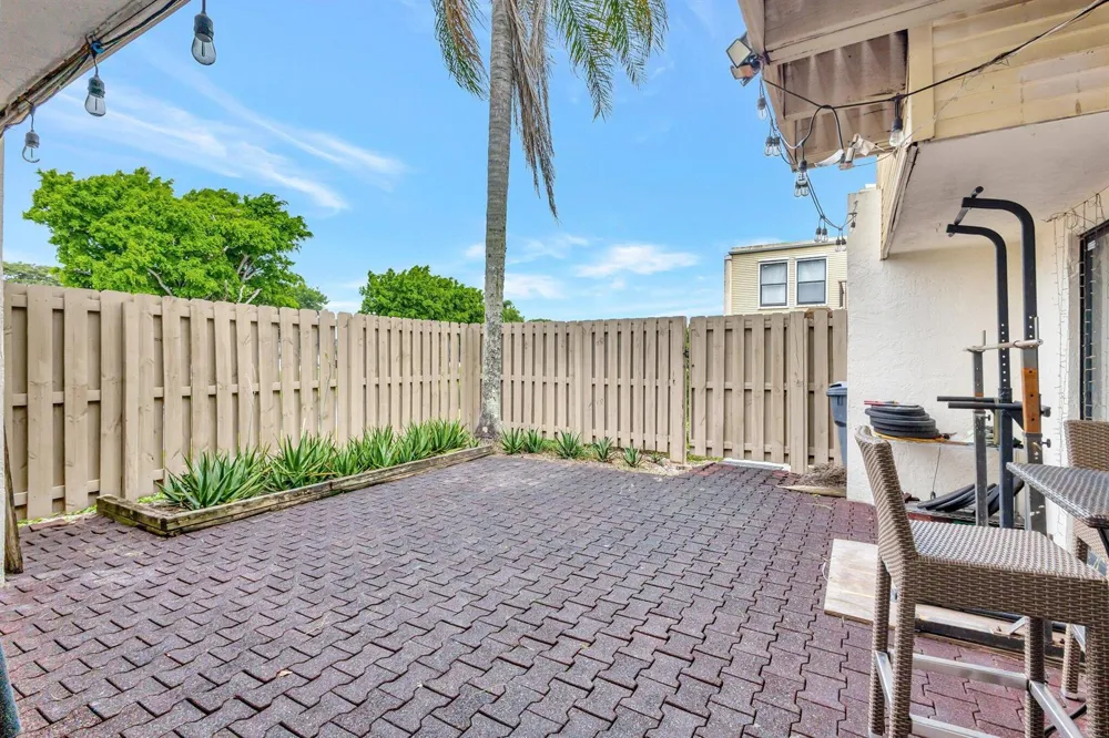 1586 Shaker Circle Wellington, FL 33414